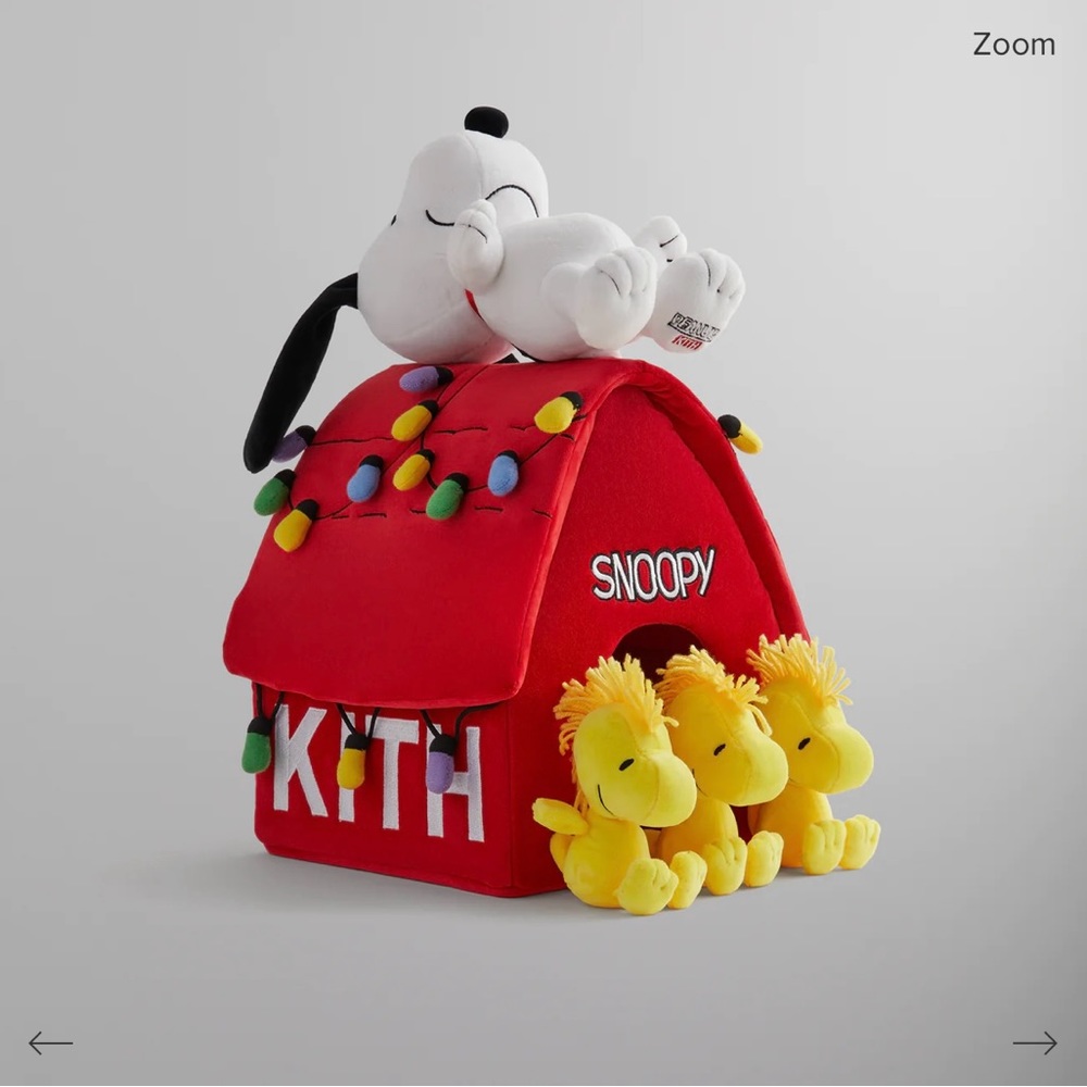 Kith for Peanuts Snoopy
Doghouse Plush